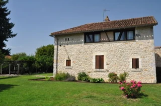 gite becret st martin de fressengeas 02